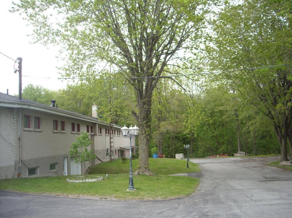 Motel Des Erables Coteau-du-Lac Eksteriør billede